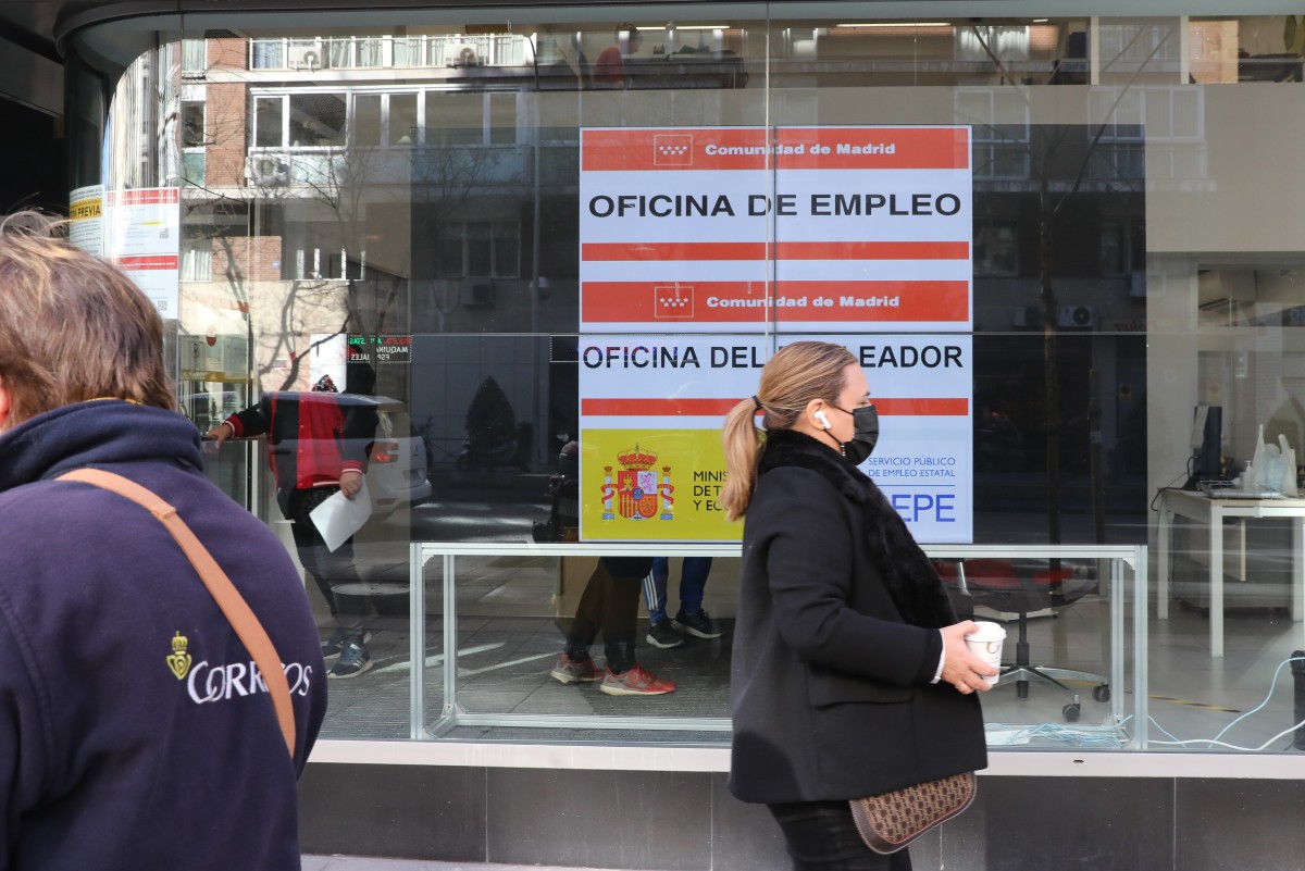 El paro baja en 11.394 personas en su mejor febrero desde 2015, con récord de contratos fijos