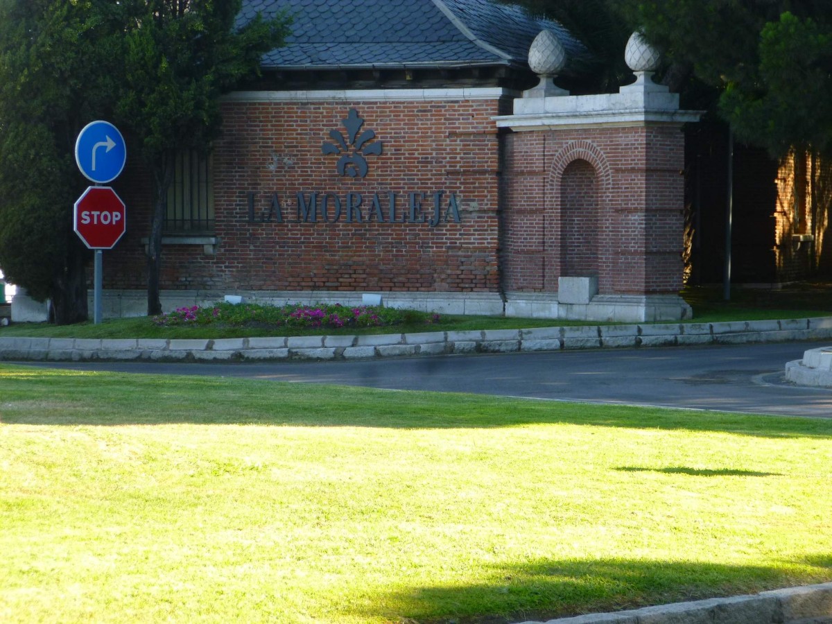 Entrada de La Moraleja