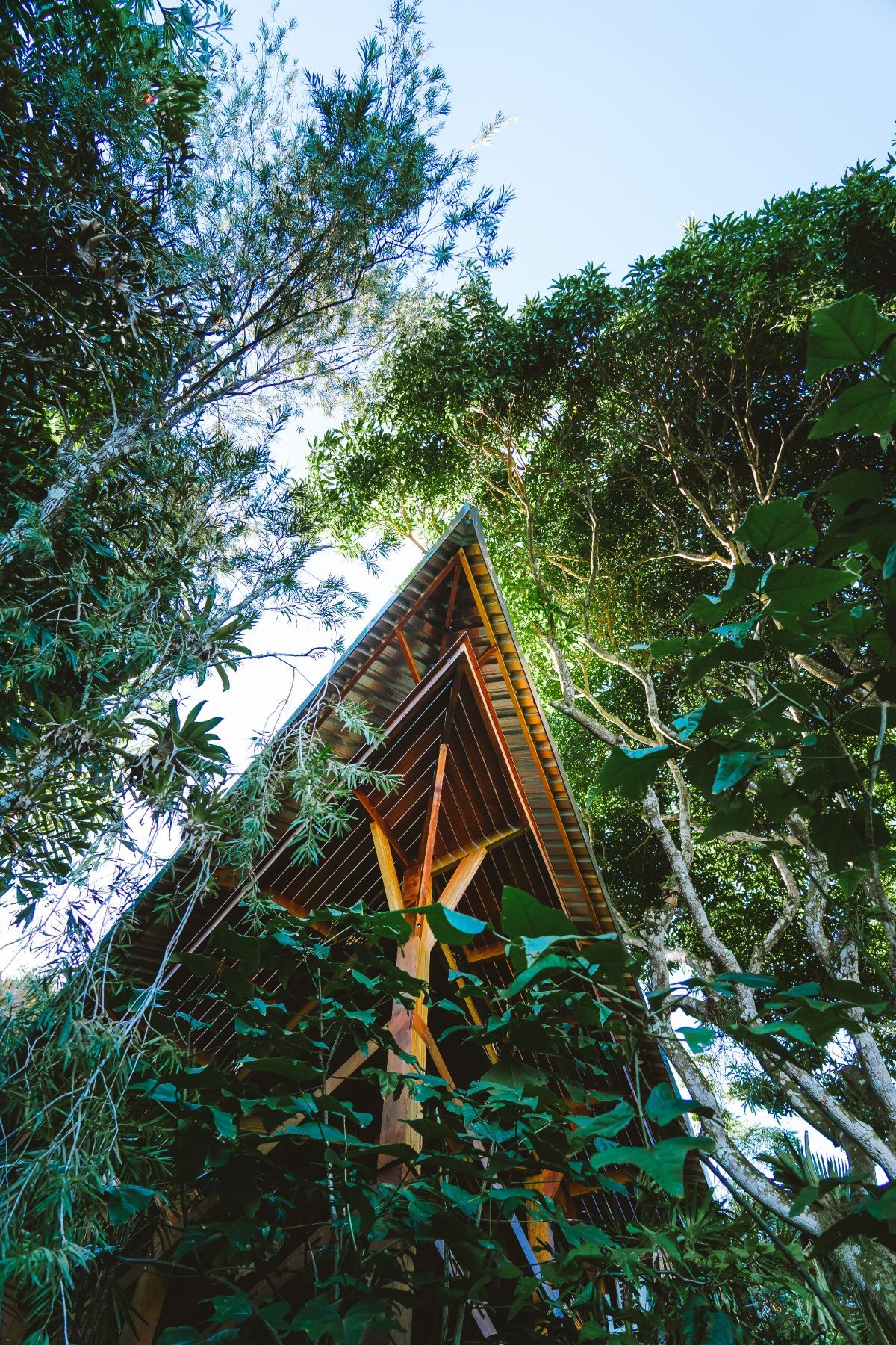 Una forma triangulada con vistas al mar