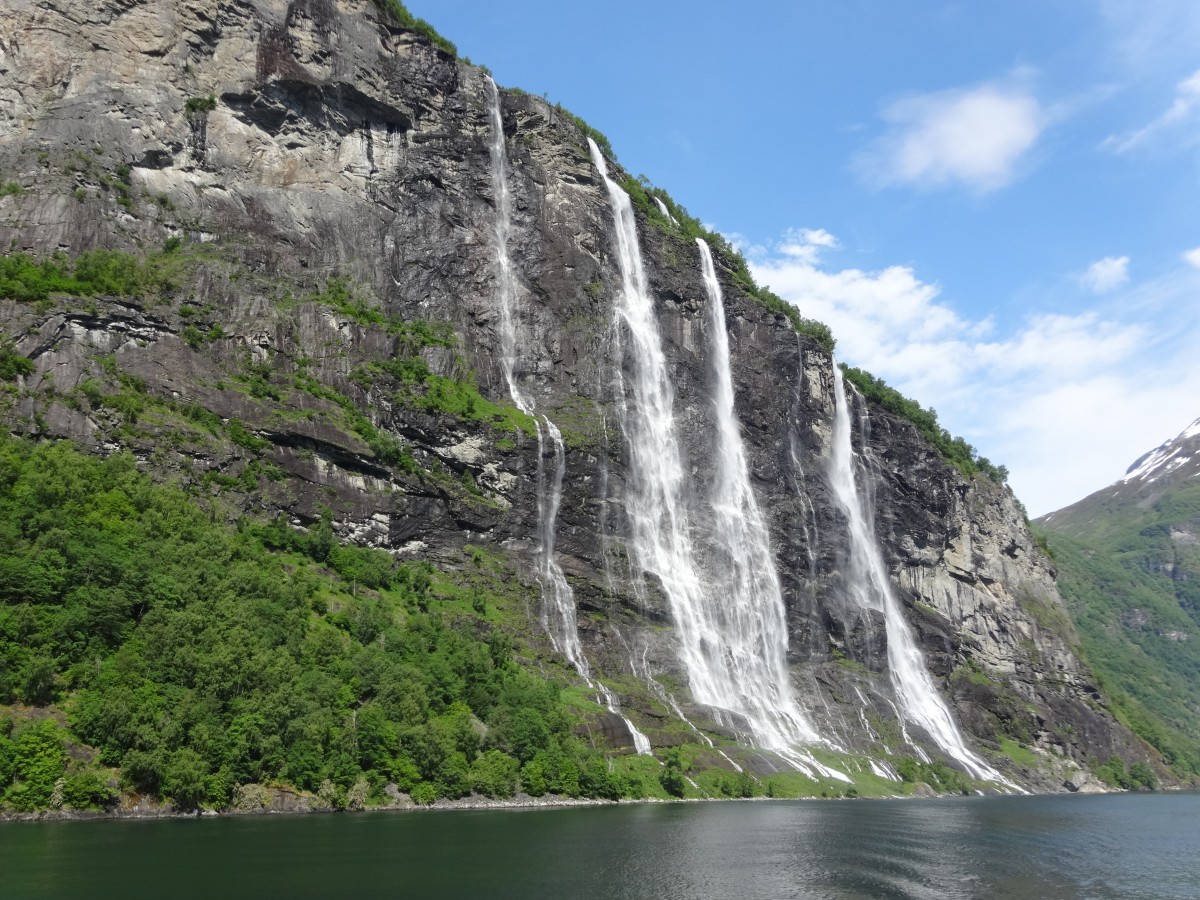 Cascada de las siete hermanas en Noruega