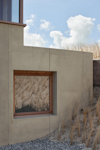 Detalle de la ventana de House in the Dunes