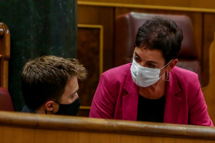 Arxiu - La portaveu d'EH Bildu al Congrés, Mertxe Aizpurua, parla amb el líder de Más País, Íñigo Errejón / EUROPA PRESS/R.Rubio.POOL - Europa Press