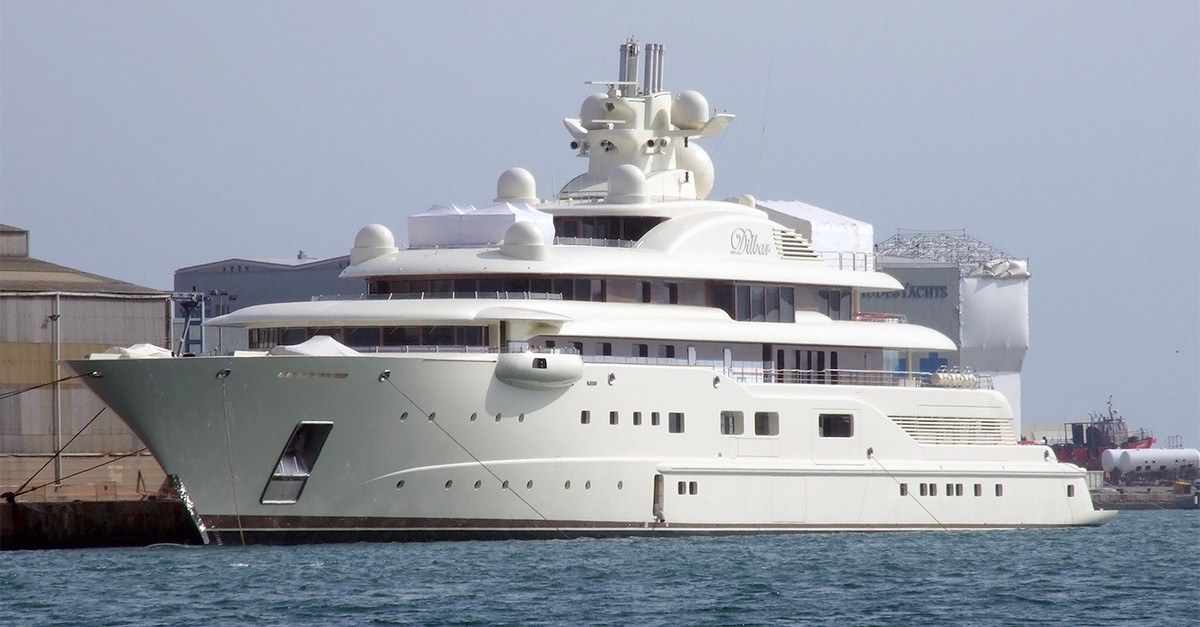 El Dilbar pertenece a uno de los hombres más ricos del planeta