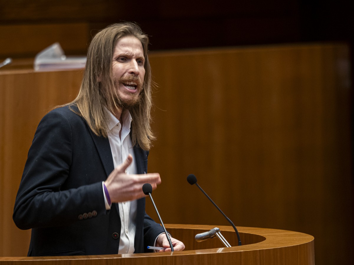 Podemos pide rebajar la luz a más familias