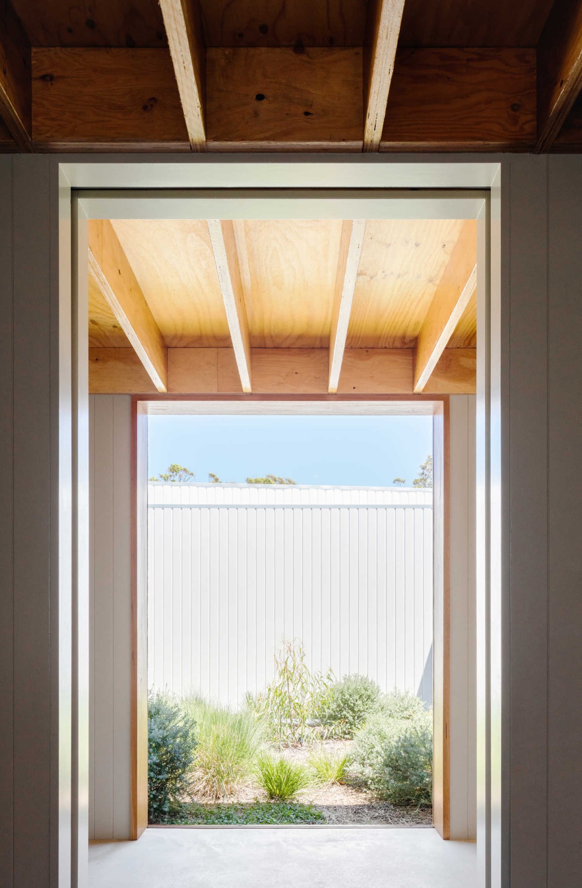 Esta casa de verano tiene vigas vistas