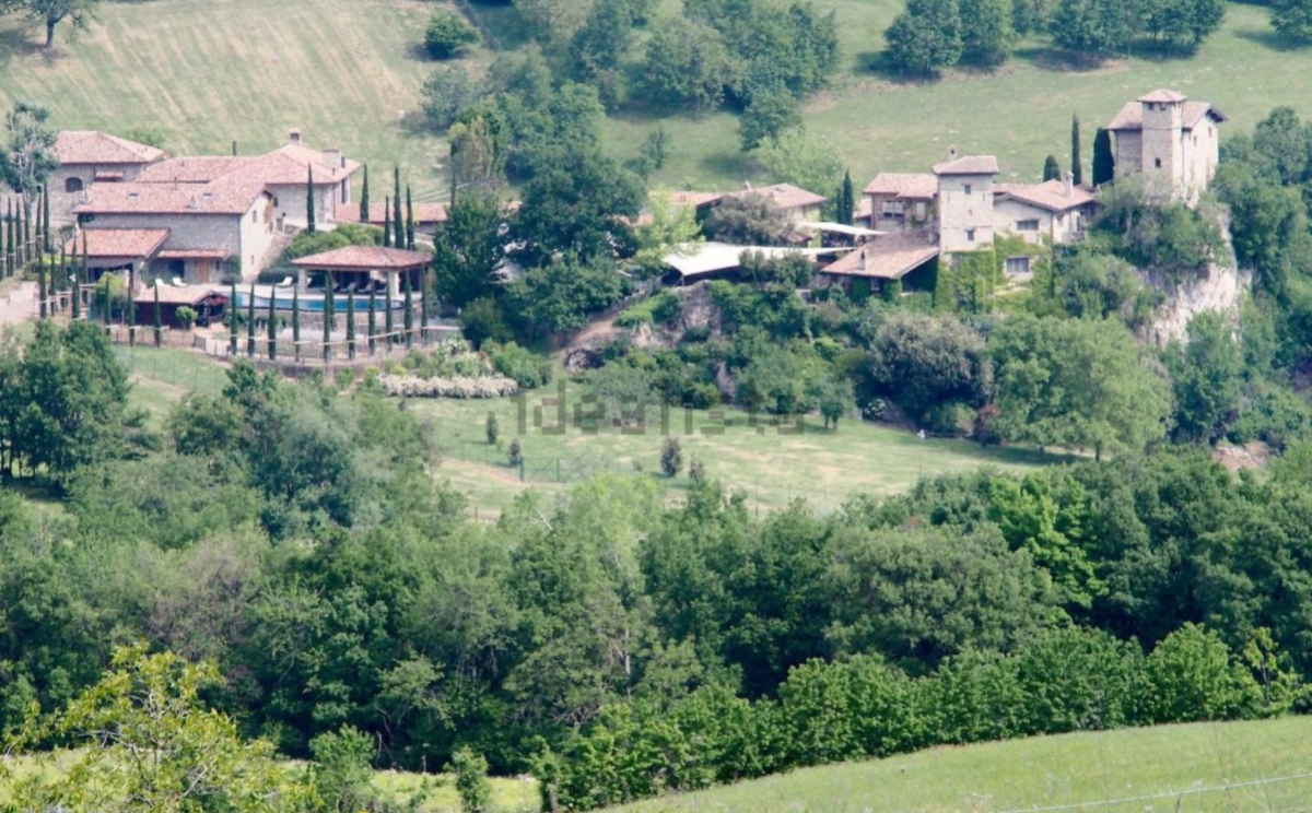 Pueblo en venta en Italia