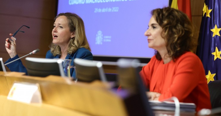 Rejonazo del Gobierno a las previsiones económicas por la incertidumbre: el PIB crecerá un 4,3% en 2022