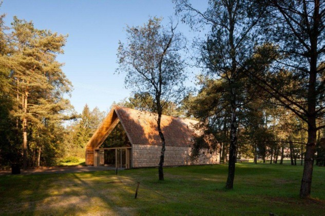 Exterior de la iglesia prefabricada