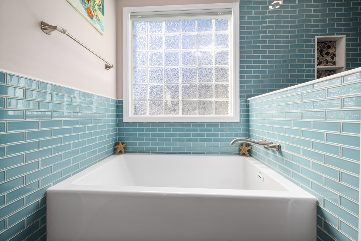 Cómo pintar azulejos de baño: trucos y consejos