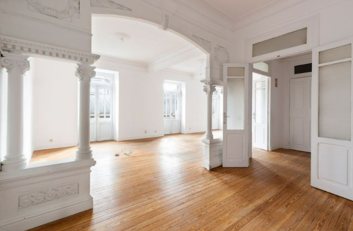 En venta más de 2.000 pisos muy grandes para reformar desde 50.000 euros