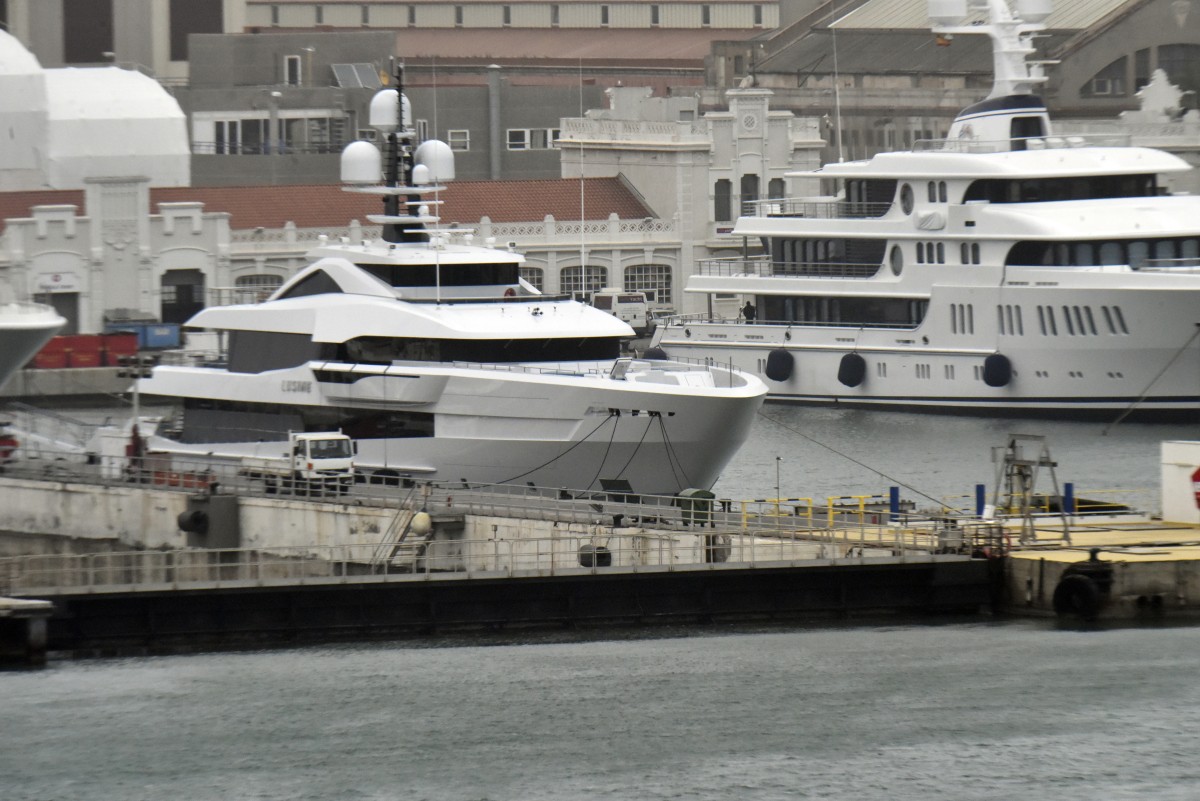 El megayate ruso ‘Valeria’, anclado en el Puerto de Barcelona