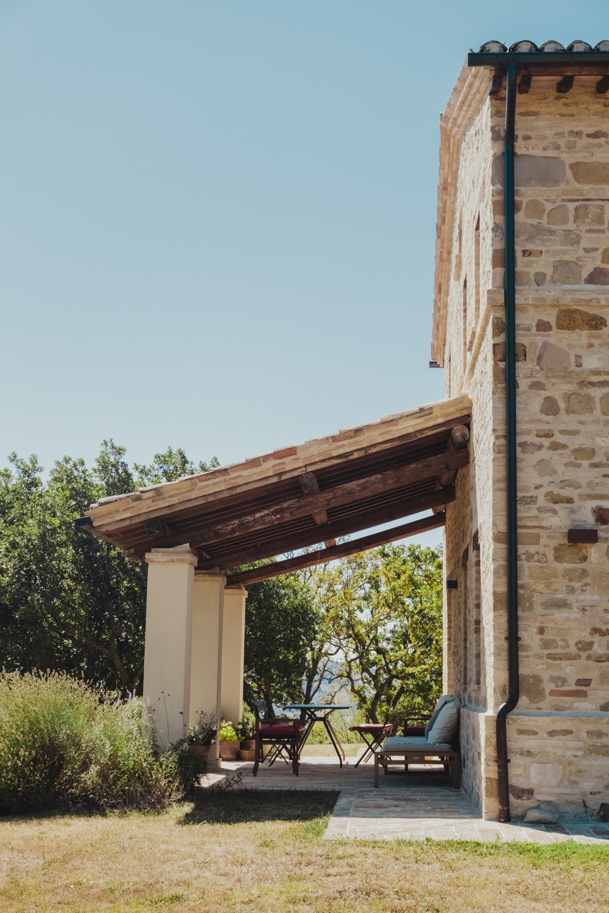 ¿Pórtico o pérgola? Cómo elegir la mejor opción para tu casa
