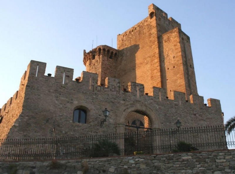 Muralla del castillo de Roseto Capo Spulico