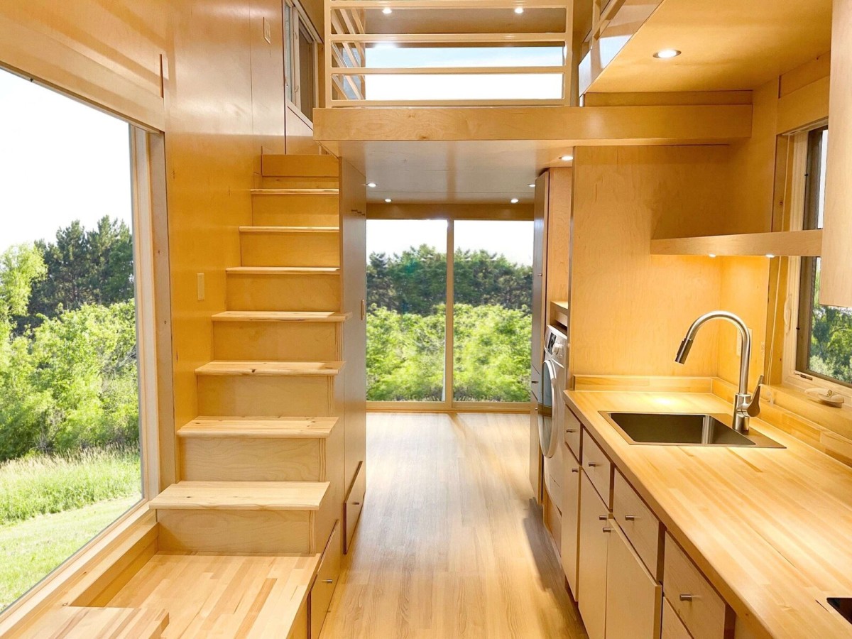 Escaleras y cocina eEscape