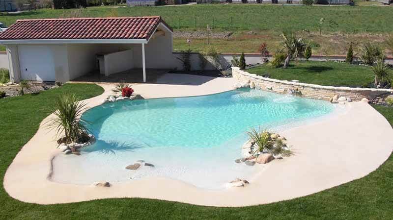 Piscina de arena en el campo