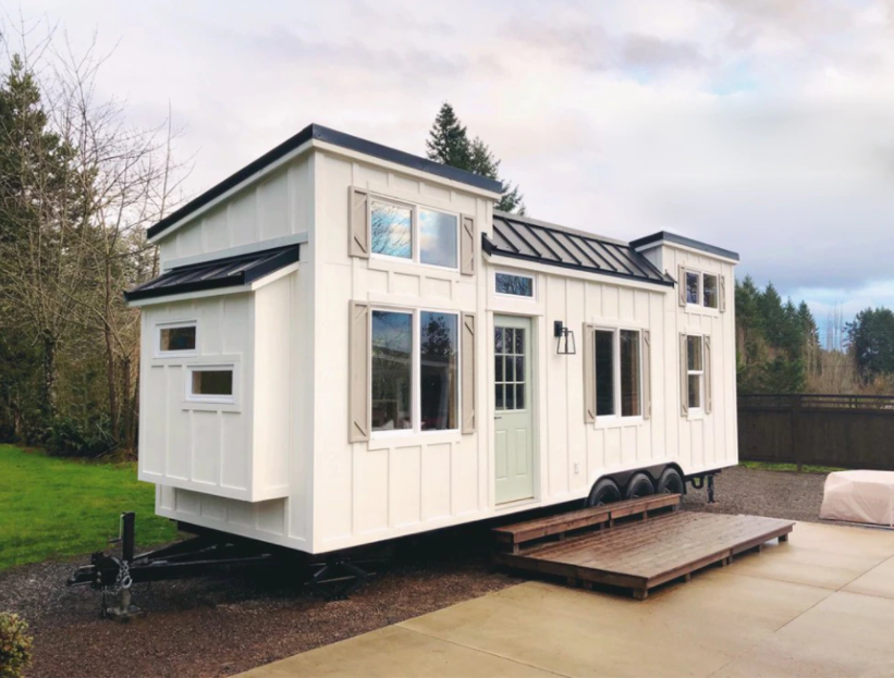 Esta casa prefabricada pensada para vivir todo el año se vende con todos  los muebles a un precio único