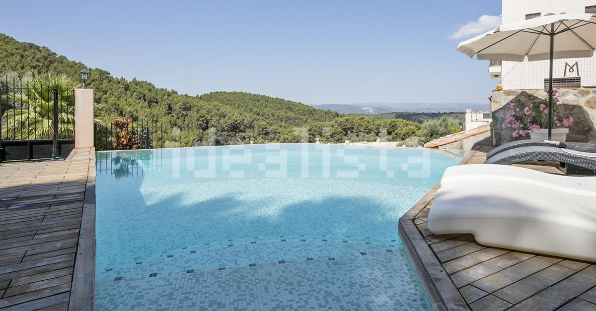 Piscina desbordante