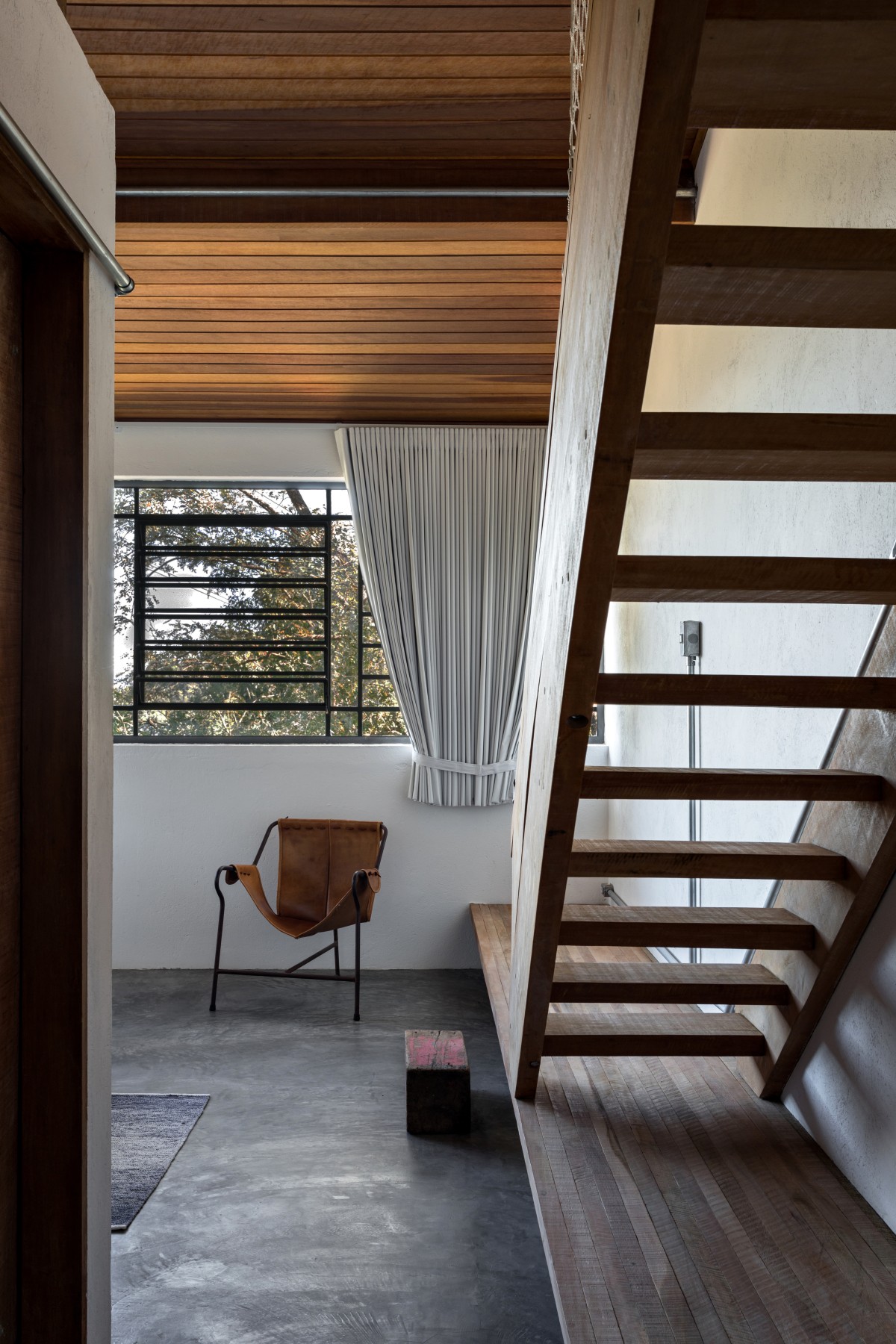 Estancia con escaleras