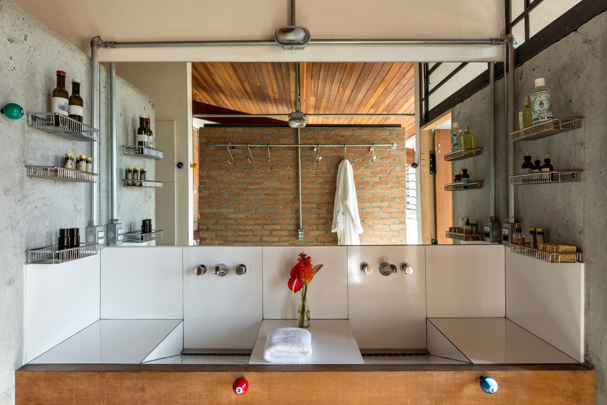 Cuarto de baño con espejo