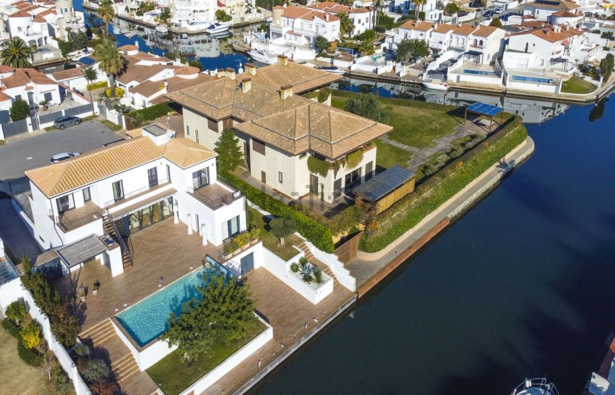Casa con amarre en Francolí-Freser-Noguera Casas con amarre, el ‘caramelo’ de lujo que franceses y alemanes se rifan en Cataluña