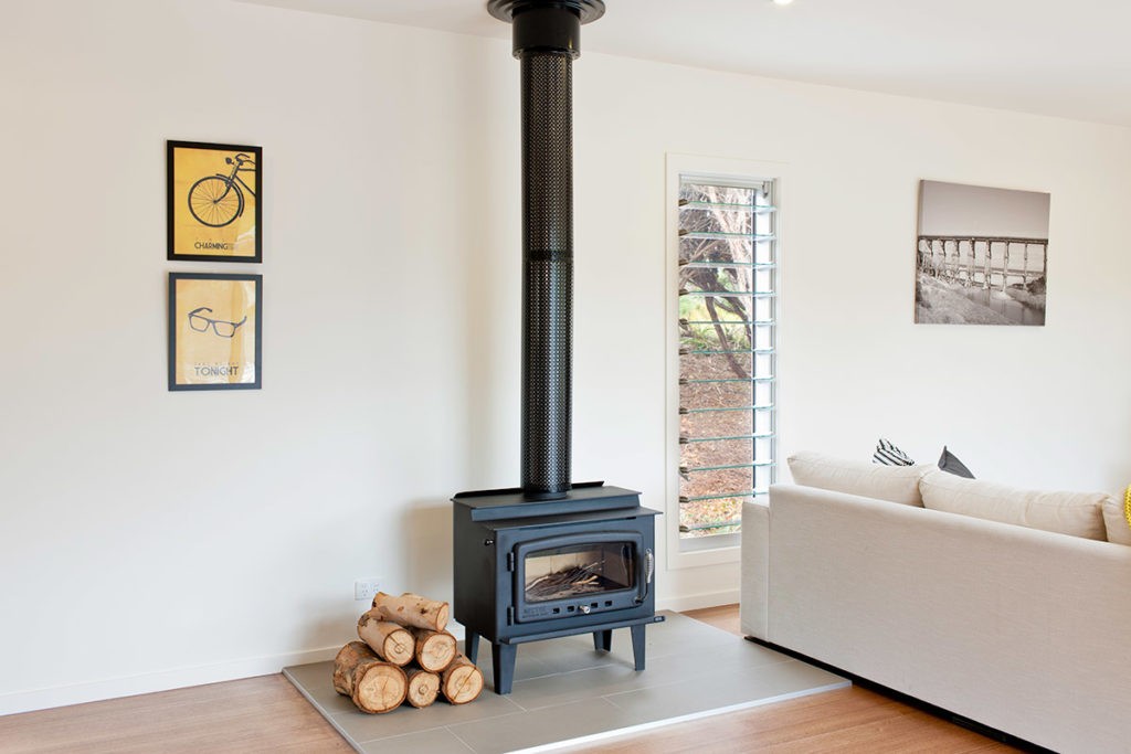 Chimenea en el salón de Sandy Point