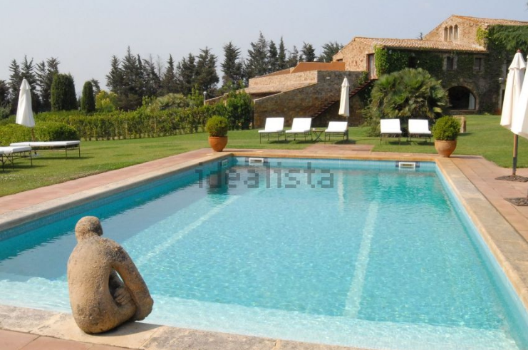 Piscina de la masía