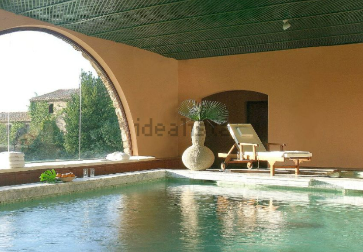 Piscina interior del hotel
