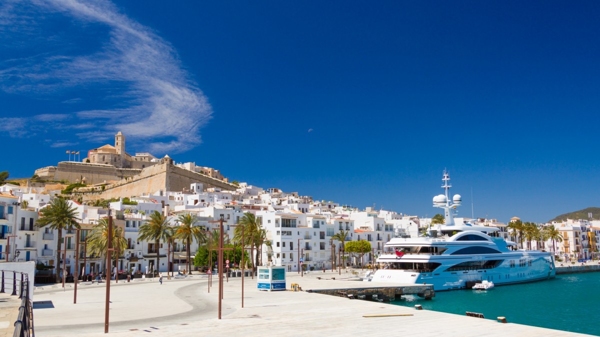 1. Ibiza, más allá de la fiesta Seis playas paradisiacas en España, Italia y Portugal