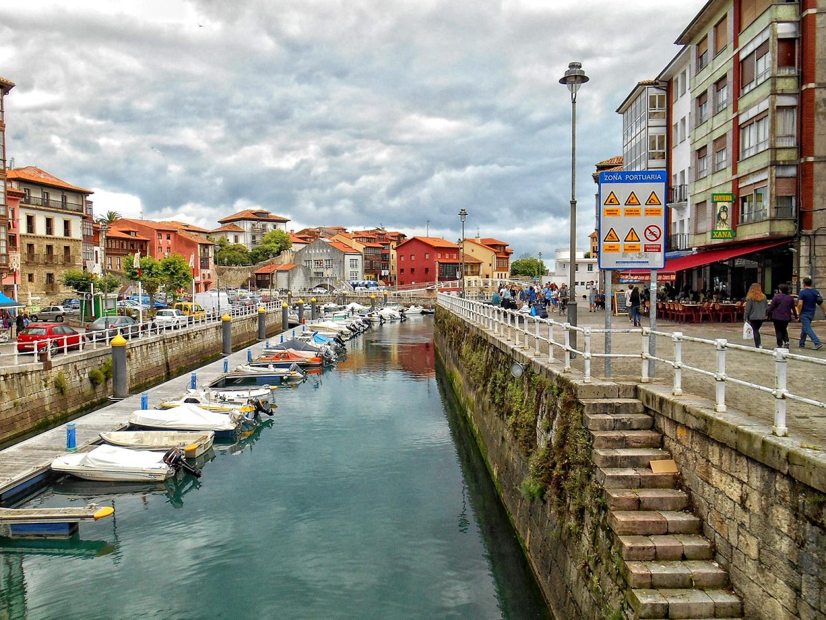 Llanes