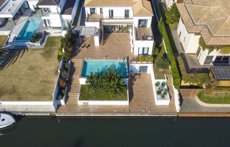 Casa amb amarratge a Empuriabrava per 2.390.000 euros