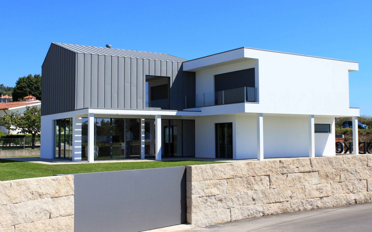 Casa prefabricada de hormigón terminada