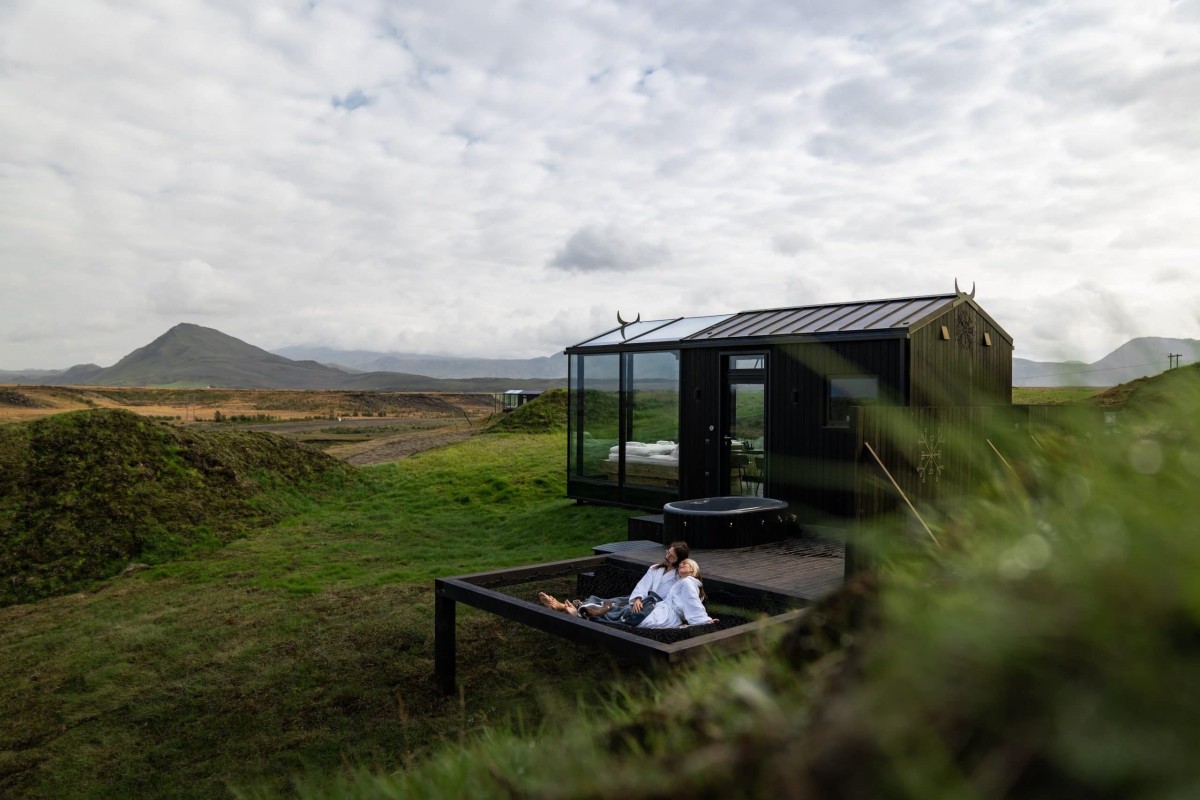 Vista de la caaña y las montañas
