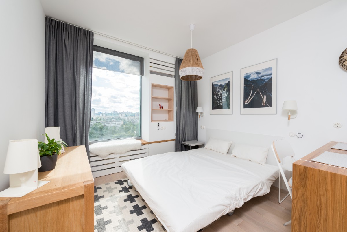 Habitación en tonos blancos