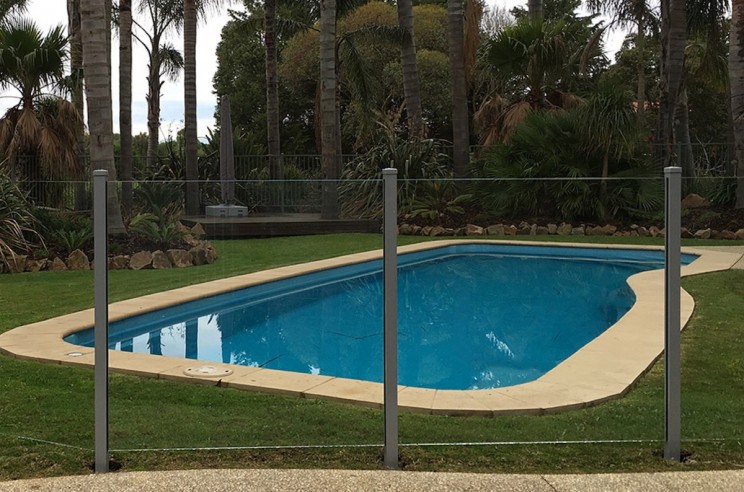 césped perfecto para una piscina