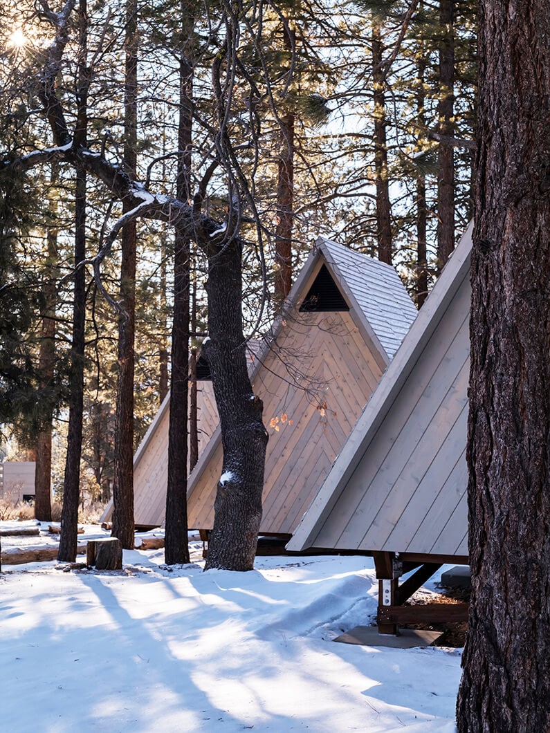 Parte trasera de las cabañas del campamento de Girl Scouts Lakota