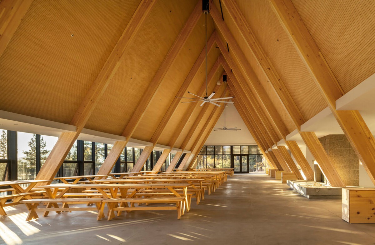 Otra perspectica del comedor del campamento de Girl Scouts Lakota