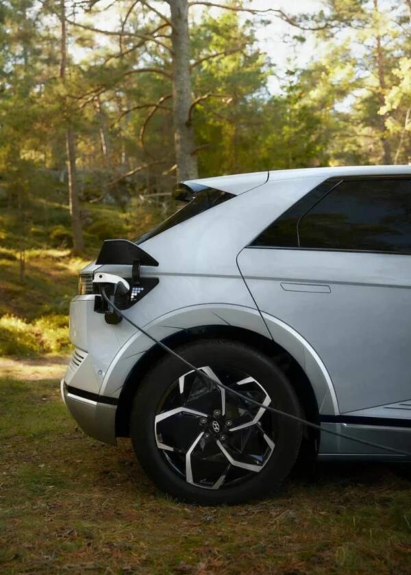 Detalle IONIQ 5 cargando cabina Today's Office Hyunday