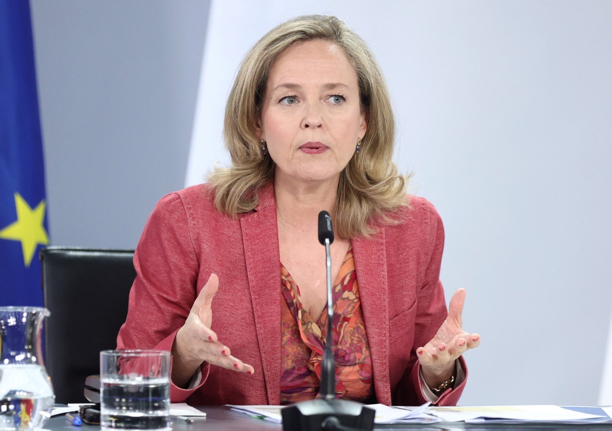 Calviño descarta una recesión y asegura que España mantiene un "fuerte" crecimiento