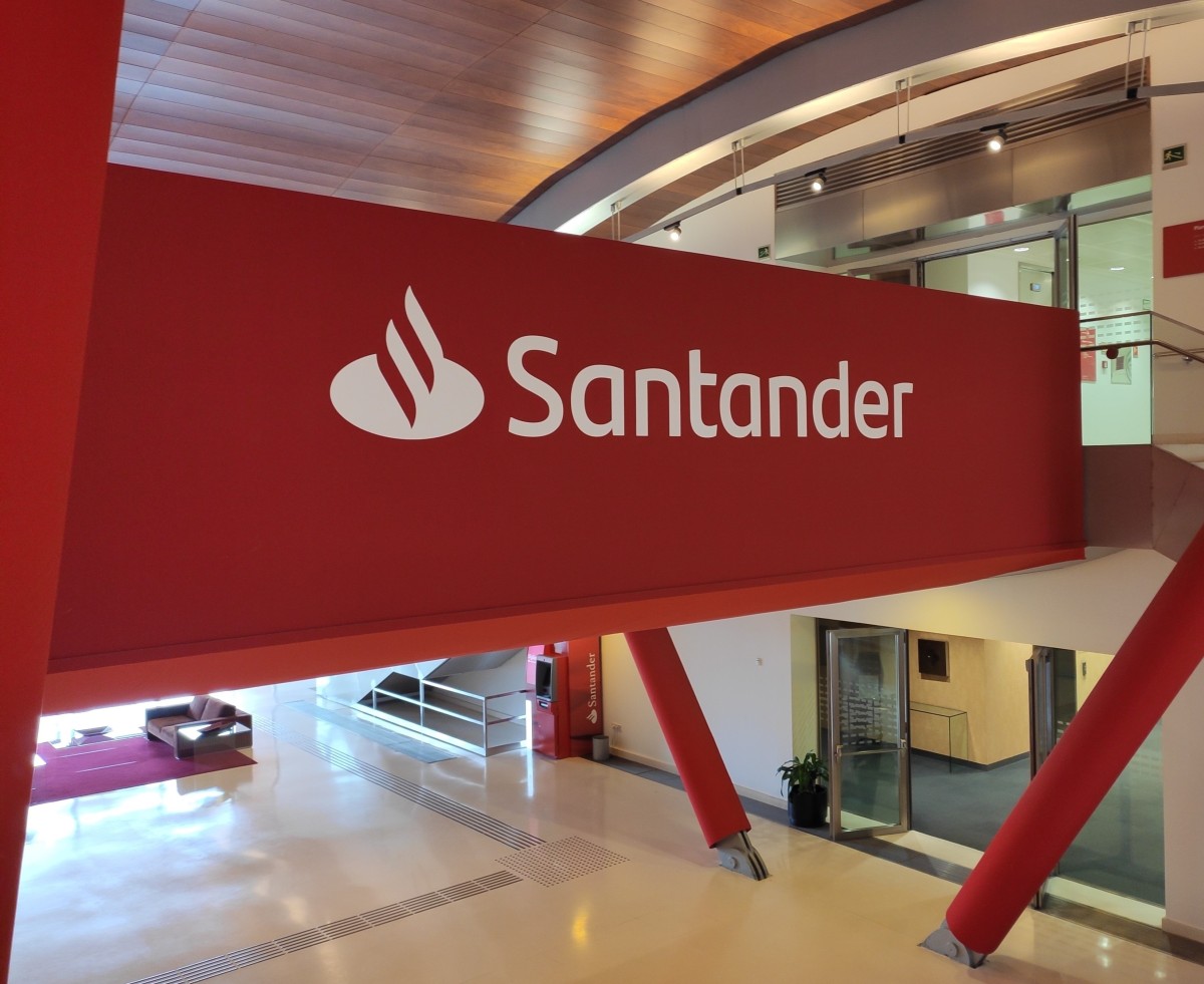 Santander quiere vender una cartera de 7.000 hipotecas morosas