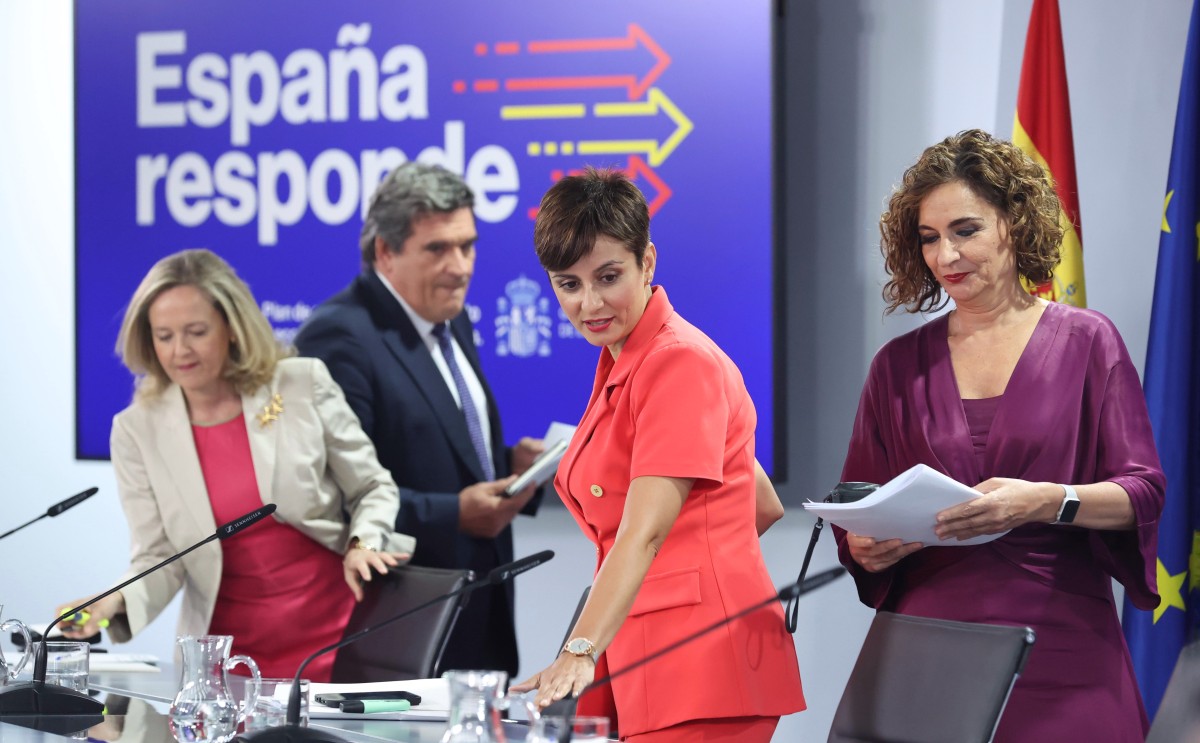 El Gobierno mantiene en el 4,3% su previsión de PIB en 2022, pero recorta ocho décimas la de 2023, al 2,7%