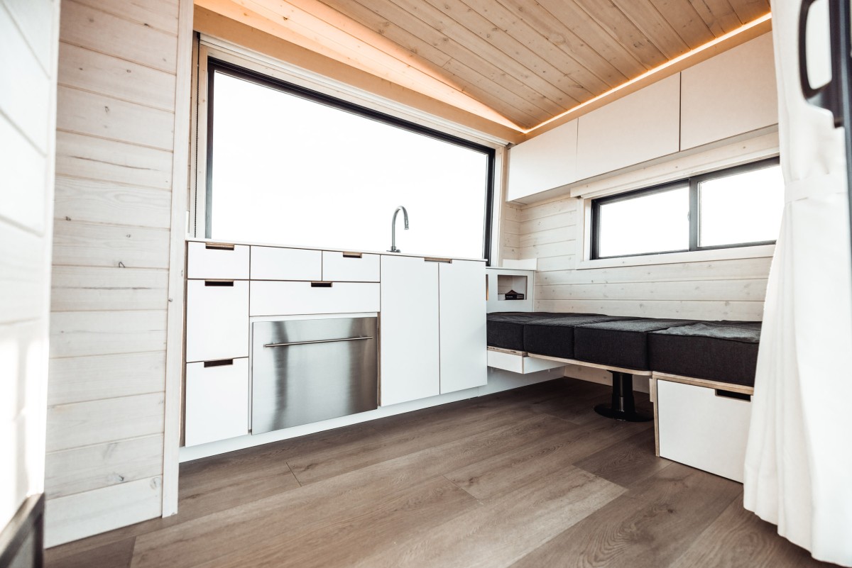 Cocina con colores blanco y negro