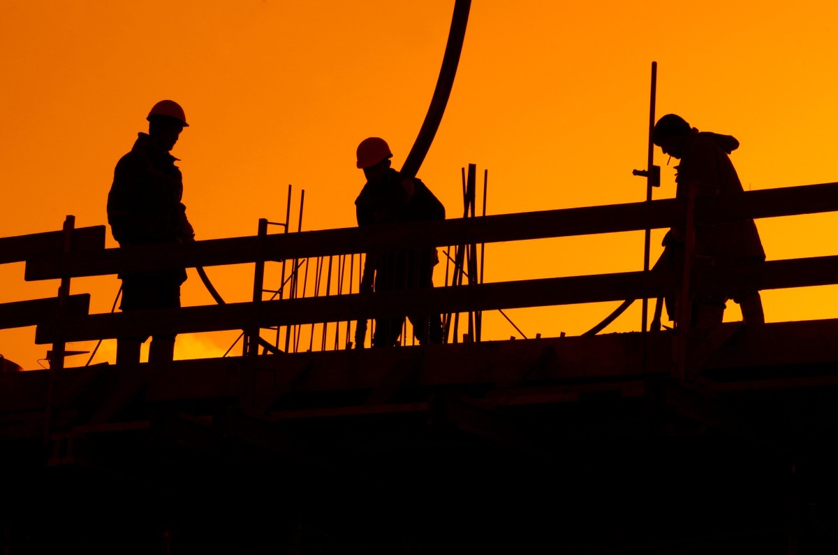 El paro en la construcción toca mínimos de 15 años y el empleo vuelve a niveles de 2011