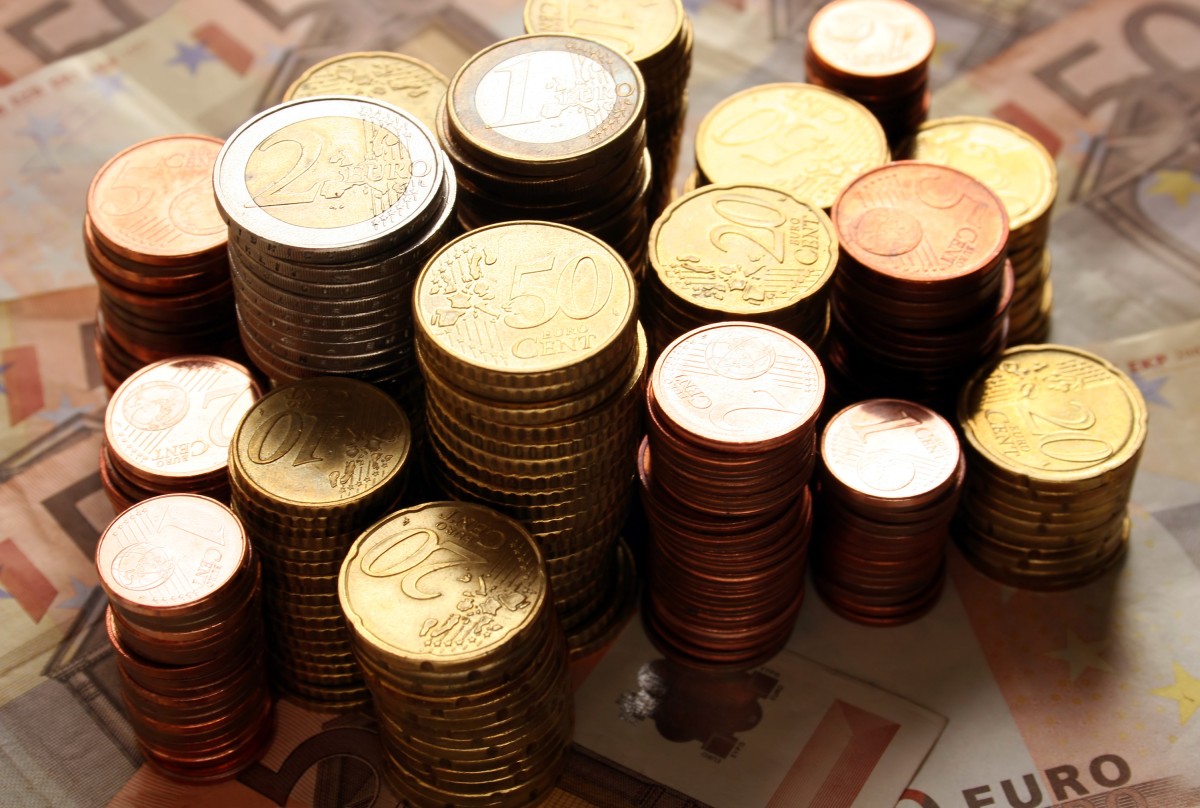 El euro llega a perder la paridad con el dólar tras el dato de inflación de EEUU