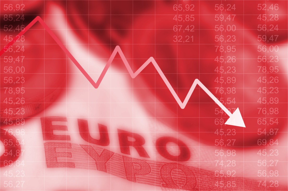 El euro toca la paridad con el dólar por primera vez desde 2002