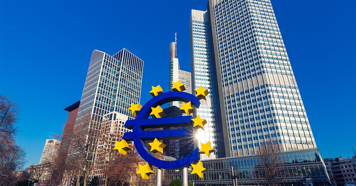 Se subasta la escultura gigante del euro de Fráncfort