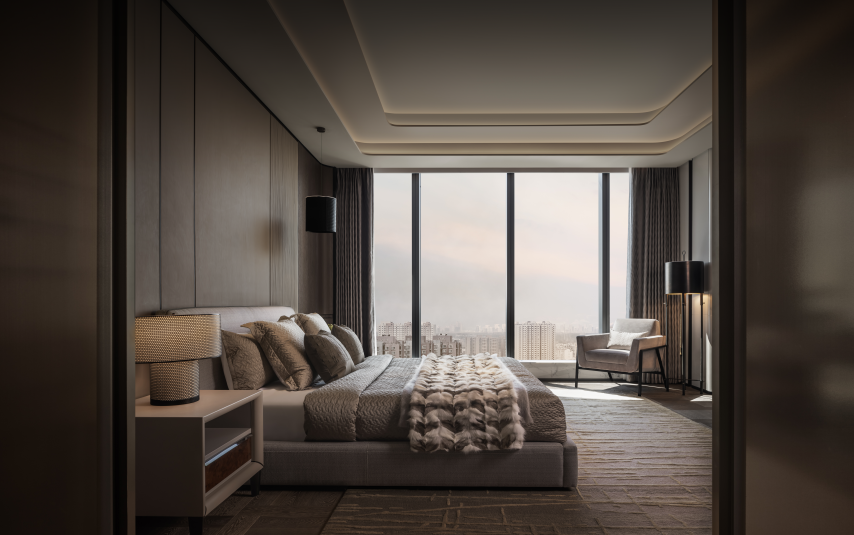 Dormitorio de diseño con grandes ventanales