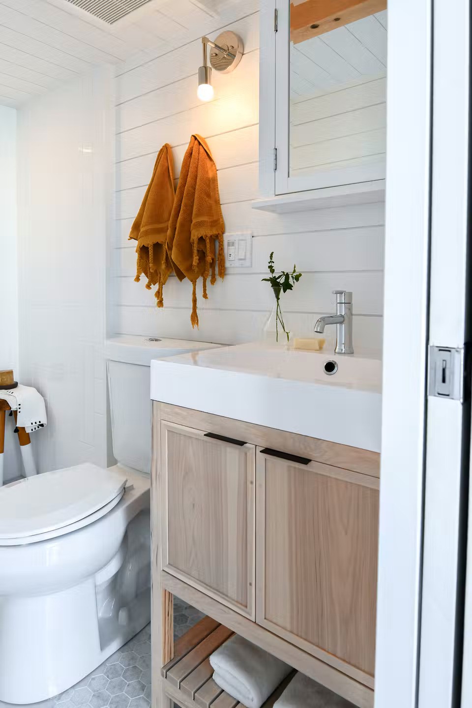 El lavabo en el cuarto de baño