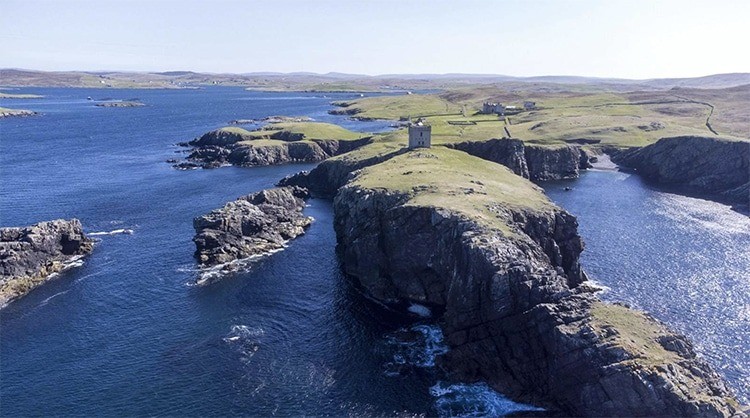 Se vende isla remota con castillo incluido en Escocia por ‘solo’ 2 millones