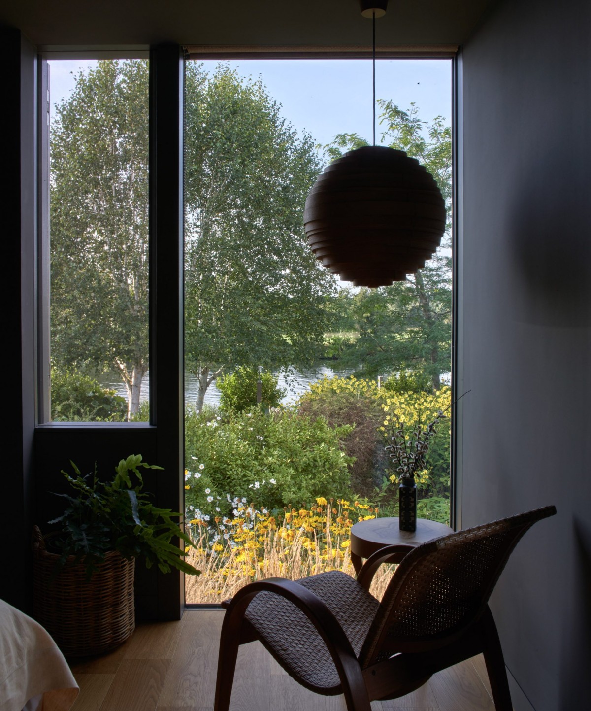 Desde el dormitorio se puede contemplar el río