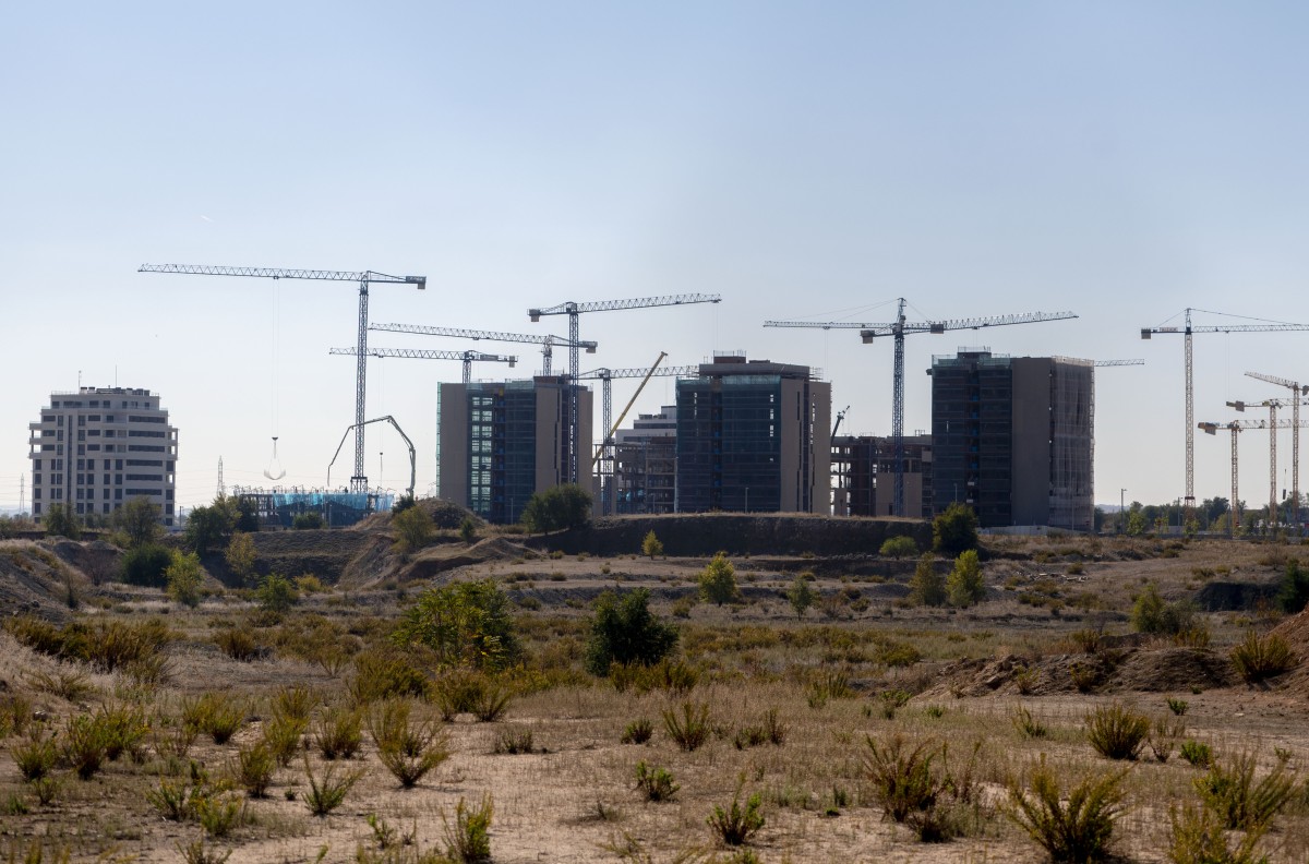 Archivo - Varios edificios de viviendas en la capital, a 27 de octubre de 2021, en Madrid, (España).